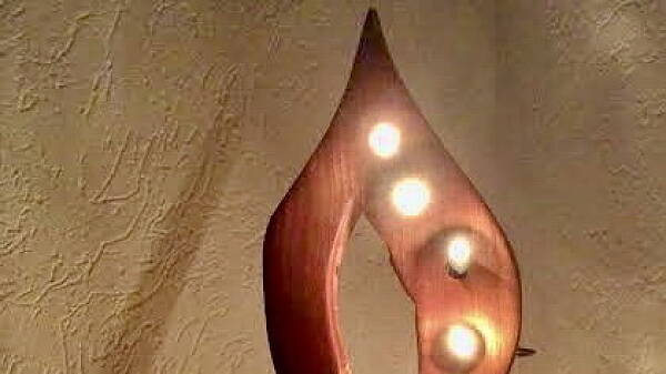 Themenbild: "Kerzenhalter" mit Lichterkette