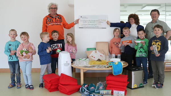 Themenbild: SG Heuberg unterstützt Kindertagesstätte mit 1111 Euro. Themenbild: SG Heuberg unterstützt Kindertagesstätte mit 1111 Euro.