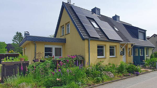 Themenbild: Haus mit PV-Anlage Themenbild: Haus mit PV-Anlage