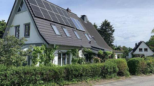 Themenbild: Haus mit PV-Anlage