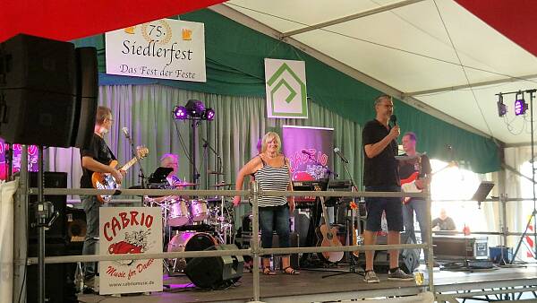Themenbild: Bühne im Festzelt der SG Viernheim