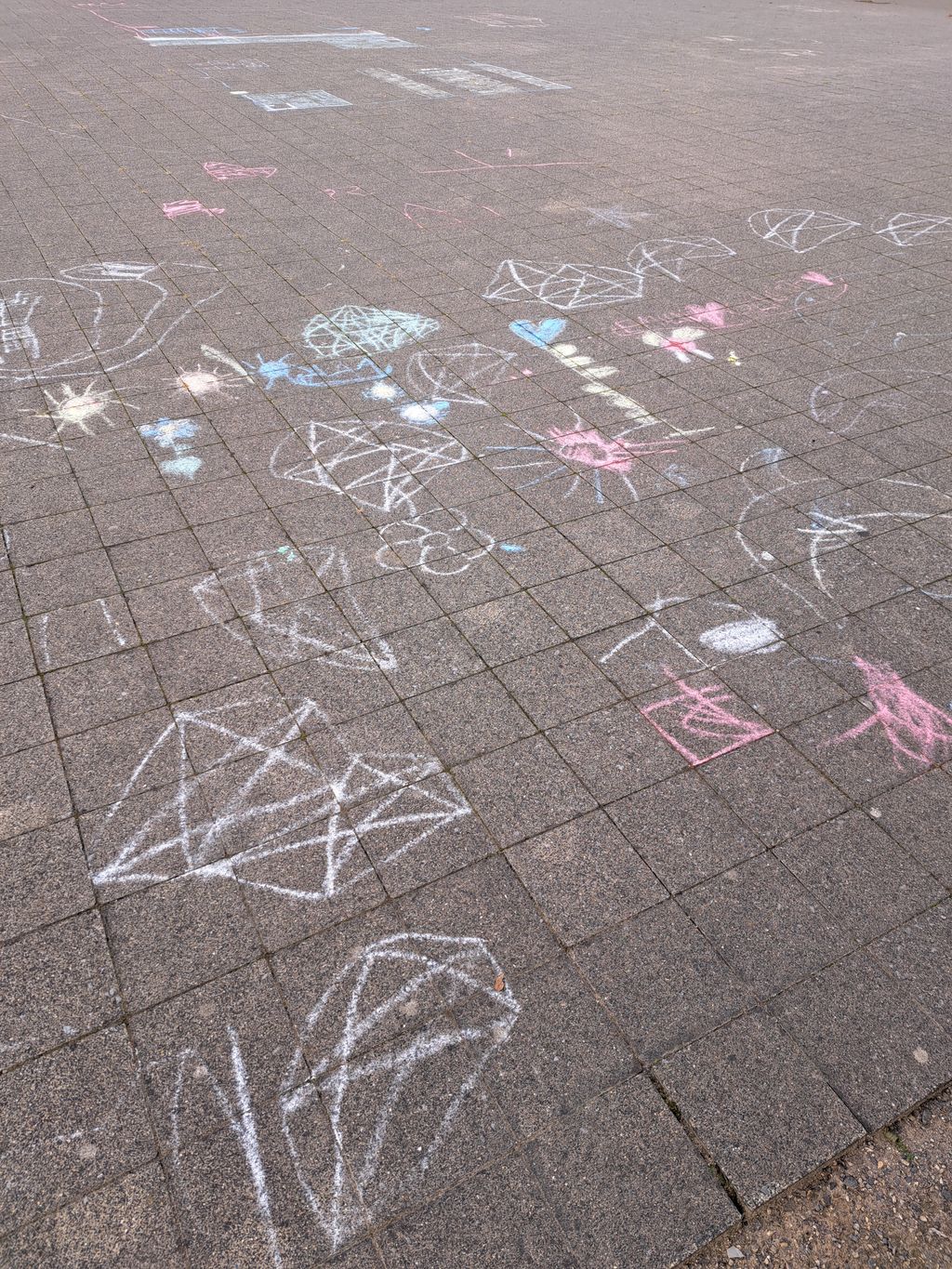 Kreidemalereien der Kinder