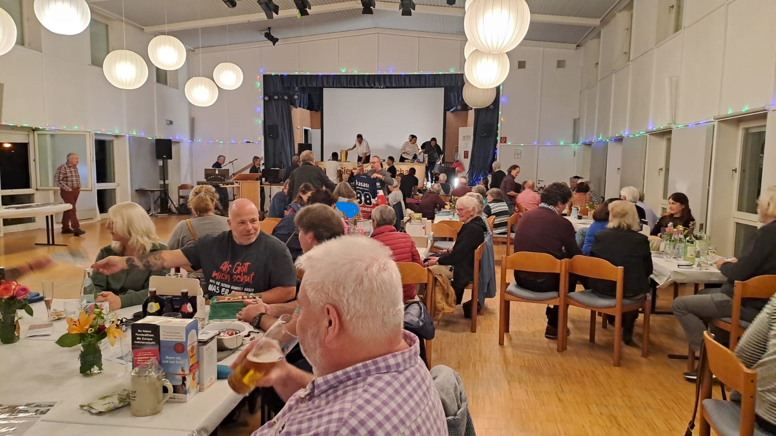 Voll besetzer Saal2