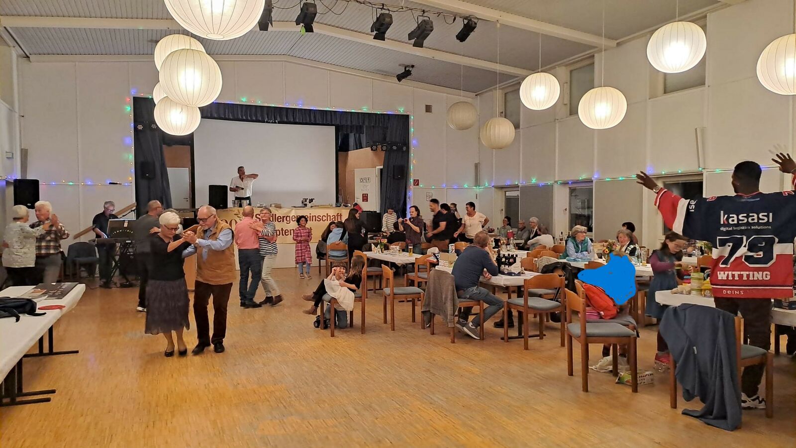Voll besetzer Saal3