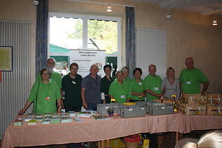 Vorstand (Team) der KG am Informations- und Verkaufsstand auf dem Weinfest und Bauernmarkt in Lachendorf