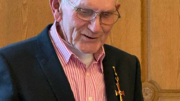 Themenbild: Bundesverdienstkreuz am Bande