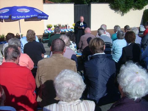 Gottesdienst in freier Natur / Pfarrer Wolff von der Kreuzkirche