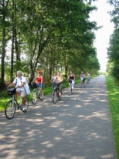 Siedlerfrauen auf der Tour de ...