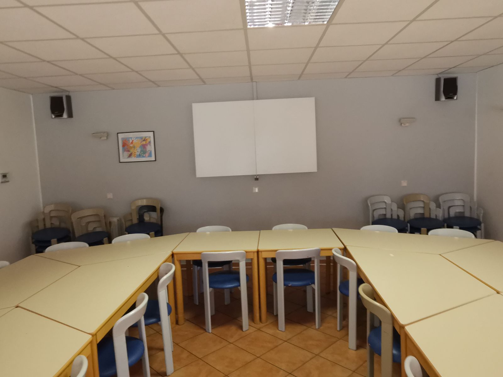 Die Rückwand erhielt ein dezentes Grau