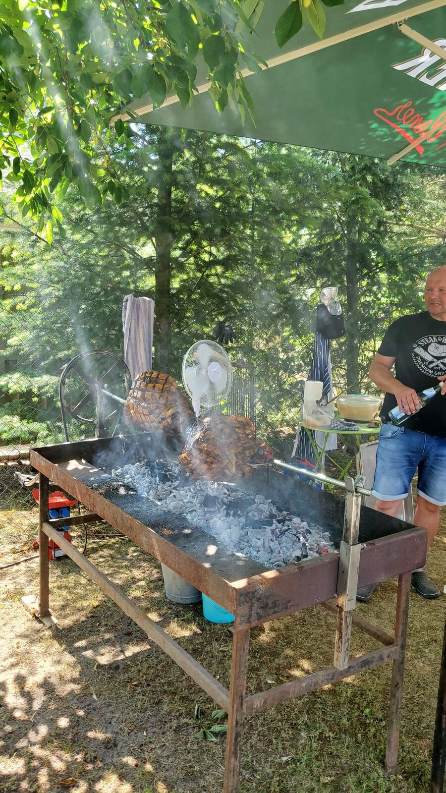 Es gab Schwein vom Spieß