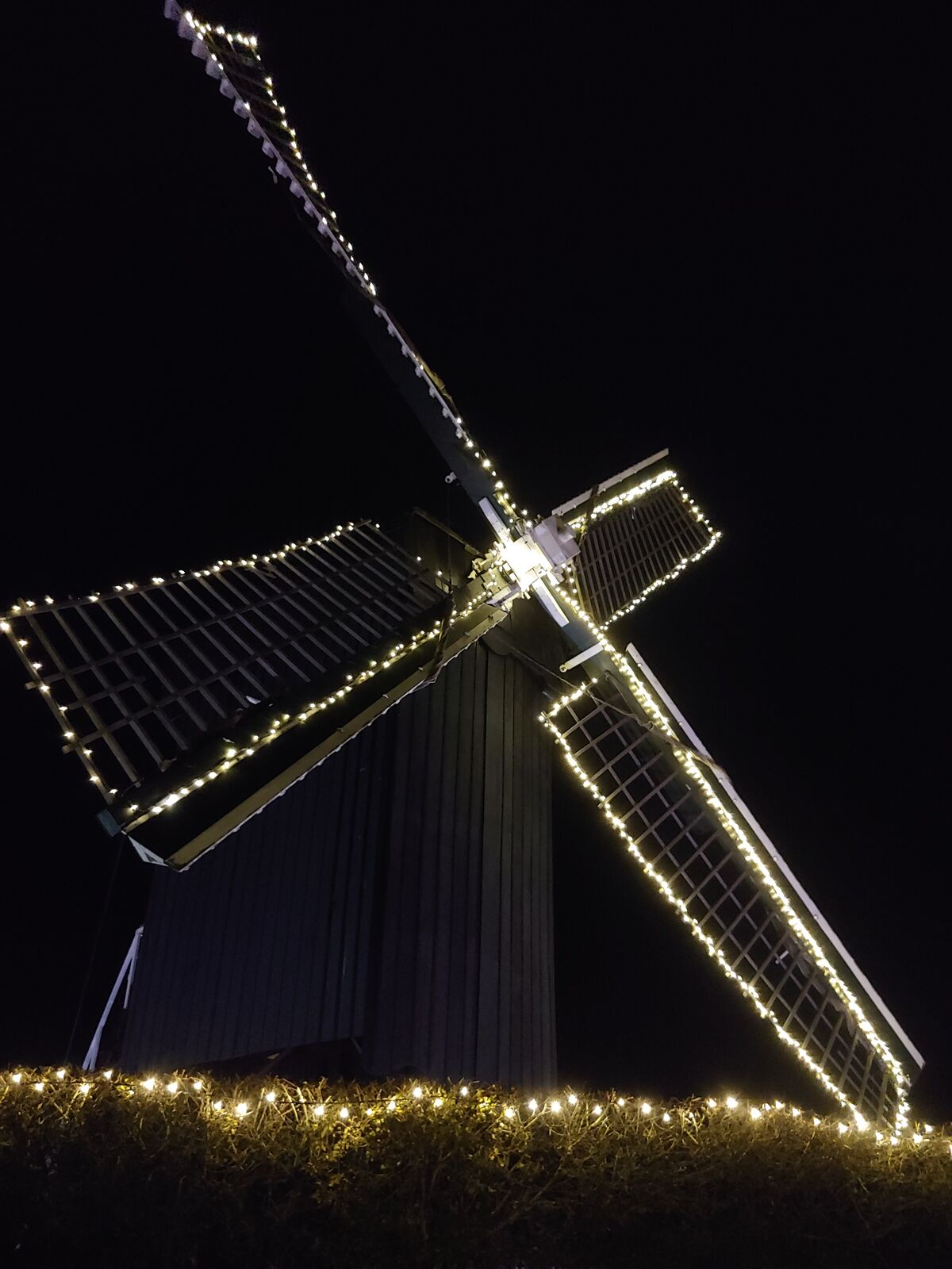 Beleuchtete Windmühle