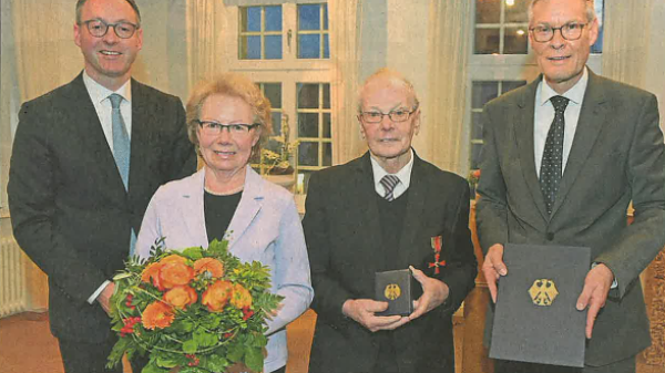 Themenbild: Verleihung Verdienstkreuz_RD