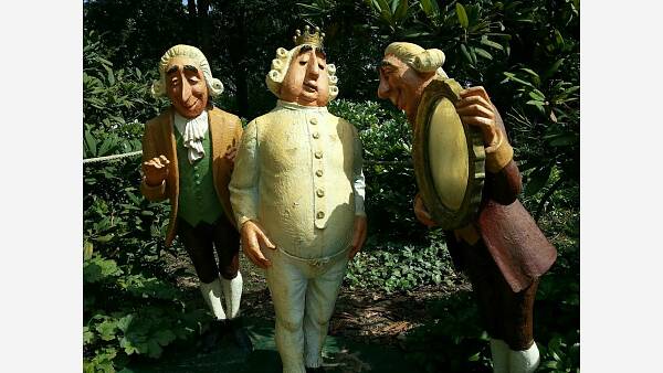 Themenbild: Skulpturen im Garten Themenbild: Skulpturen im Garten