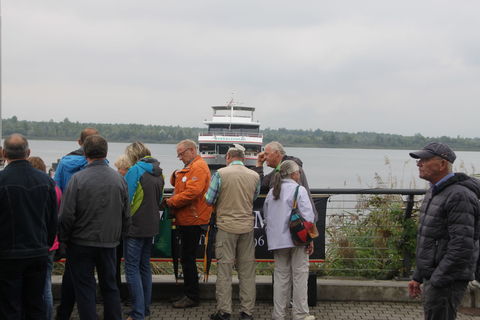 An der Anlegestelle der Personenschifffahrt im Leipziger Neuseenland