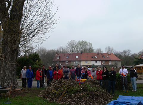 Frühjahrsputz in der Weidenhof-Siedlung