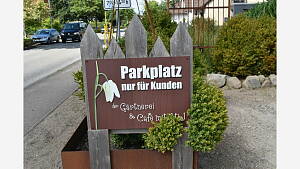 ausgefallenes, interessantes Parkplatzschild