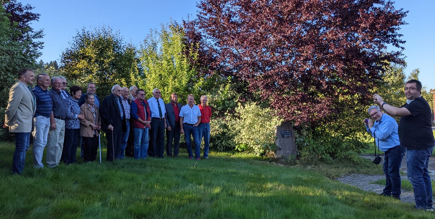 Fotografen M. Schmeckenbecher und T. Konrad mit Gruppe der Geehrten