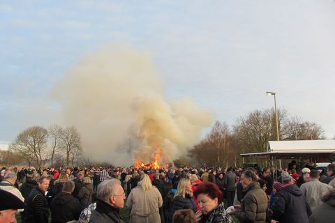 Das Feuer wird entzündet