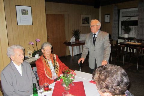 Herr Lietzau begrüßt die anwesenden Jubilare