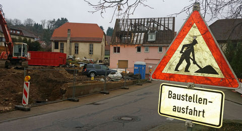 Wegen Abrissarbeiten wird die Gundelsheimer Straße, L528, zwischen den Einmündungen Schlossgasse und Schäfergasse in der Zeit vom 29.01.2015 bis voraussichtlich 30.01.2015 voll gesperrt !