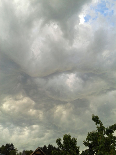 Gewitterwolken über Heinsheim