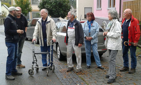 Teilnehmer der Gartenbegehung.