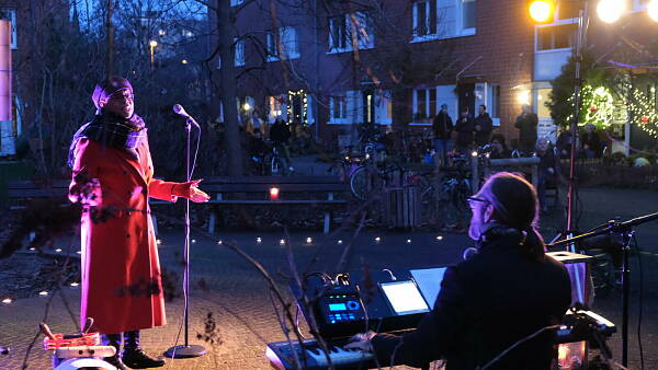 Musik gegen Corona-Blues: Adrienne Morgan Hammond in Köln-Nippes.