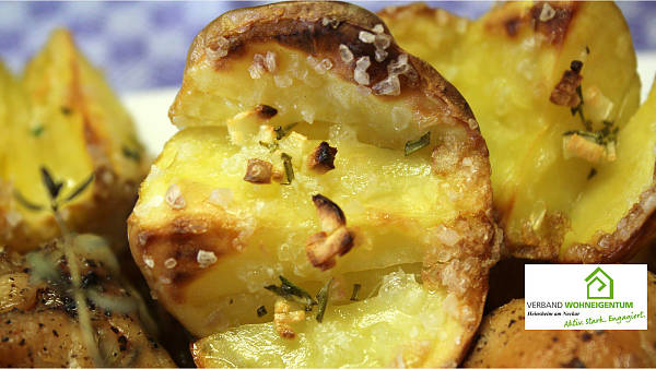 Themenbild: Smashed Potatoes mit zweierlei Toppings Themenbild: Smashed Potatoes mit zweierlei Toppings