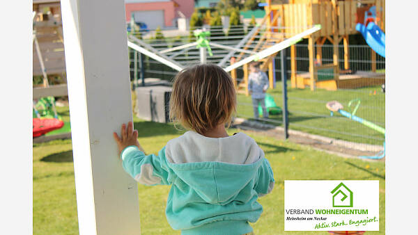 Themenbild: Kinder im Garten Themenbild: Kinder im Garten