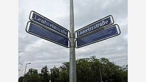 Straßenschild Rheinau Sued