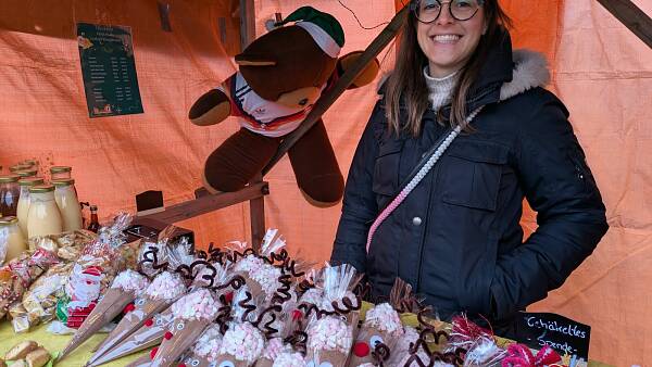 Themenbild: Stand beim Weihnachtsmarkt 2025