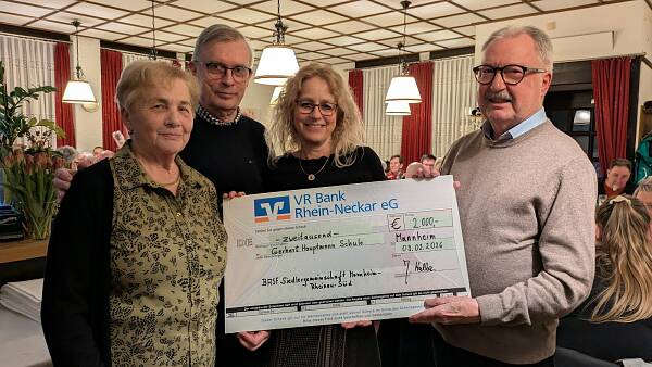 Themenbild: Übergabe Spende