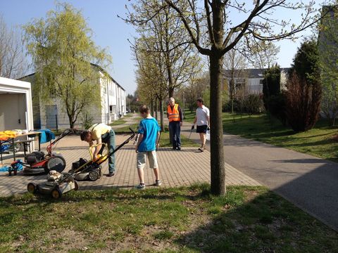 Auch das Umfeld der Gemeinschaftsgarage wurde gepflegt.