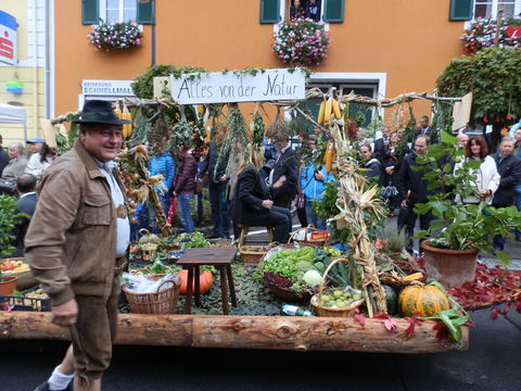 Die Gärtnervereinigung mit ihrem Wagen