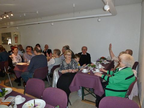 Jubilare bei Kaffee und Kuchen