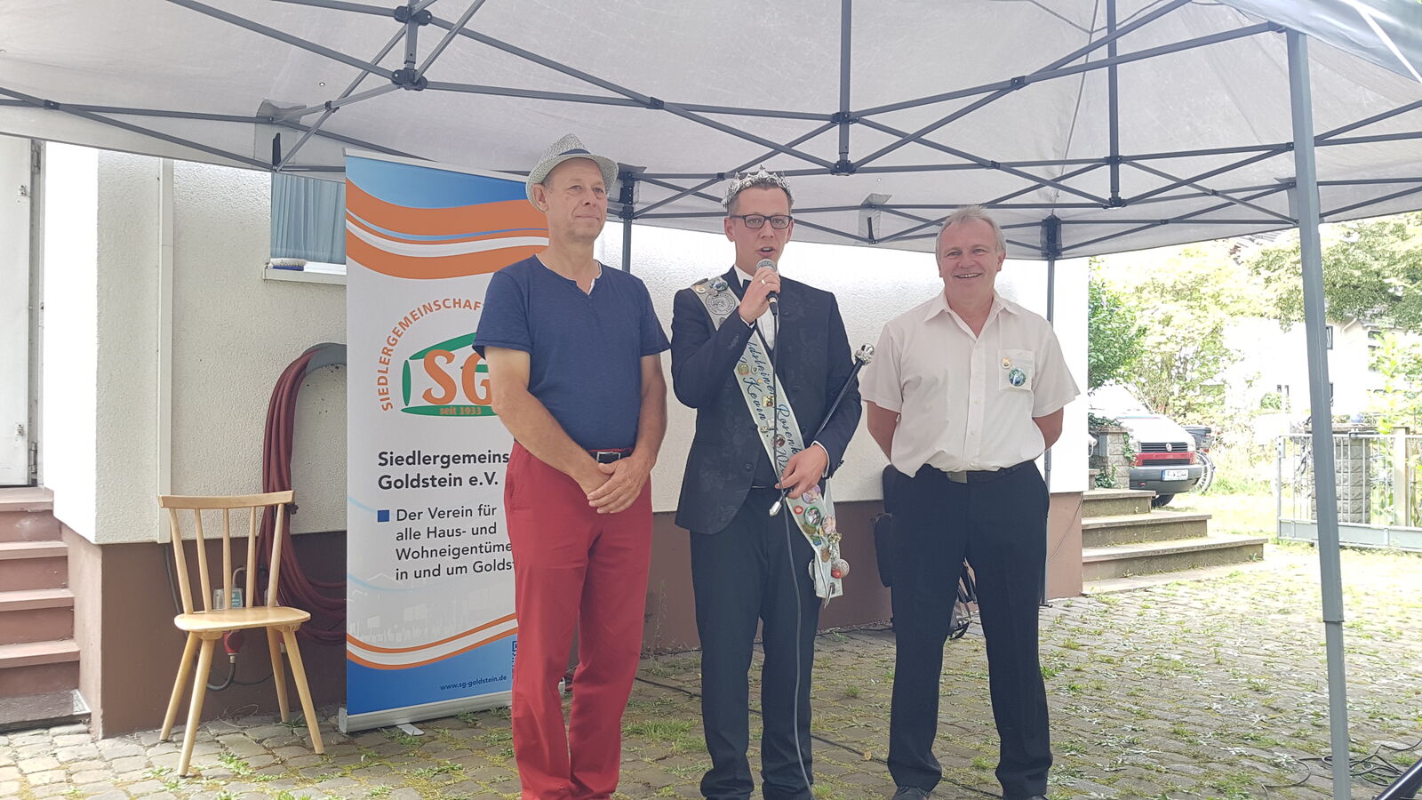 Rosenhoheit Kevin I. begrüßt die Gäste