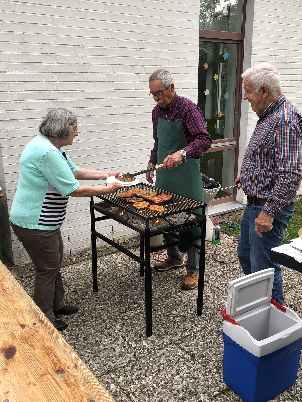 Beim Grillen