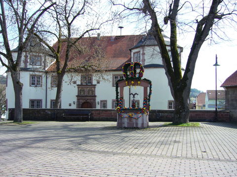 Osterbrunnen am Schloss April 2019