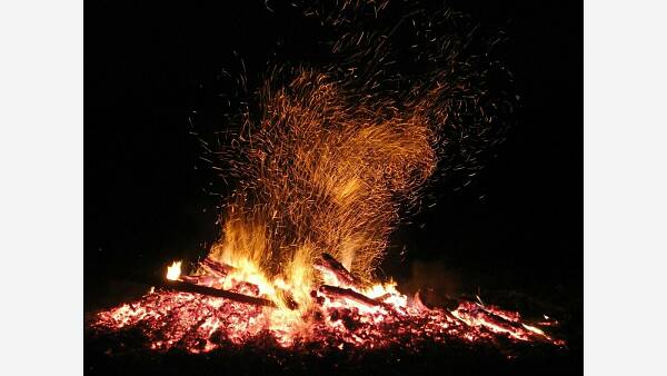 Themenbild: Osterfeuer