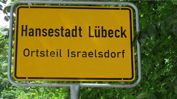 Themenbild: Ortsschild Israelsdorf