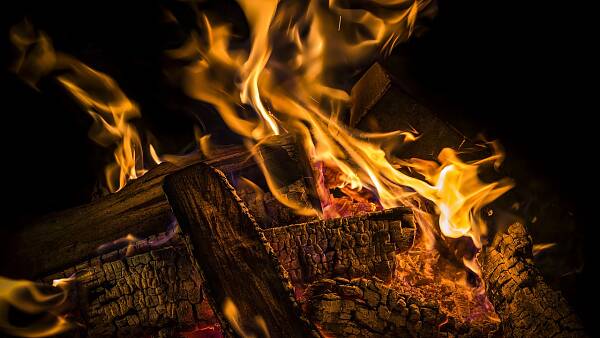 Themenbild: Osterfeuer