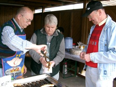 Hartmut und Maria im Bratwurststand