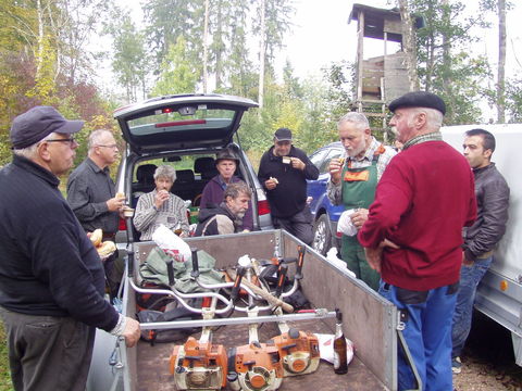 Naturschutzgruppe beim verdienten Vesper