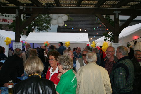 Maibaum aufstellenn