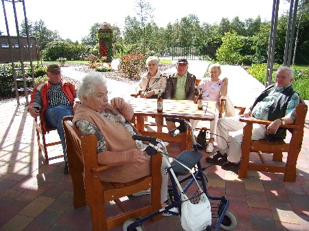 Pause in der Außenanlage