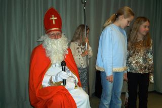 Unser Nikolaus mit den Kindern