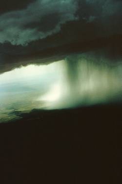 Luftaufnahme von Gewitterregen
