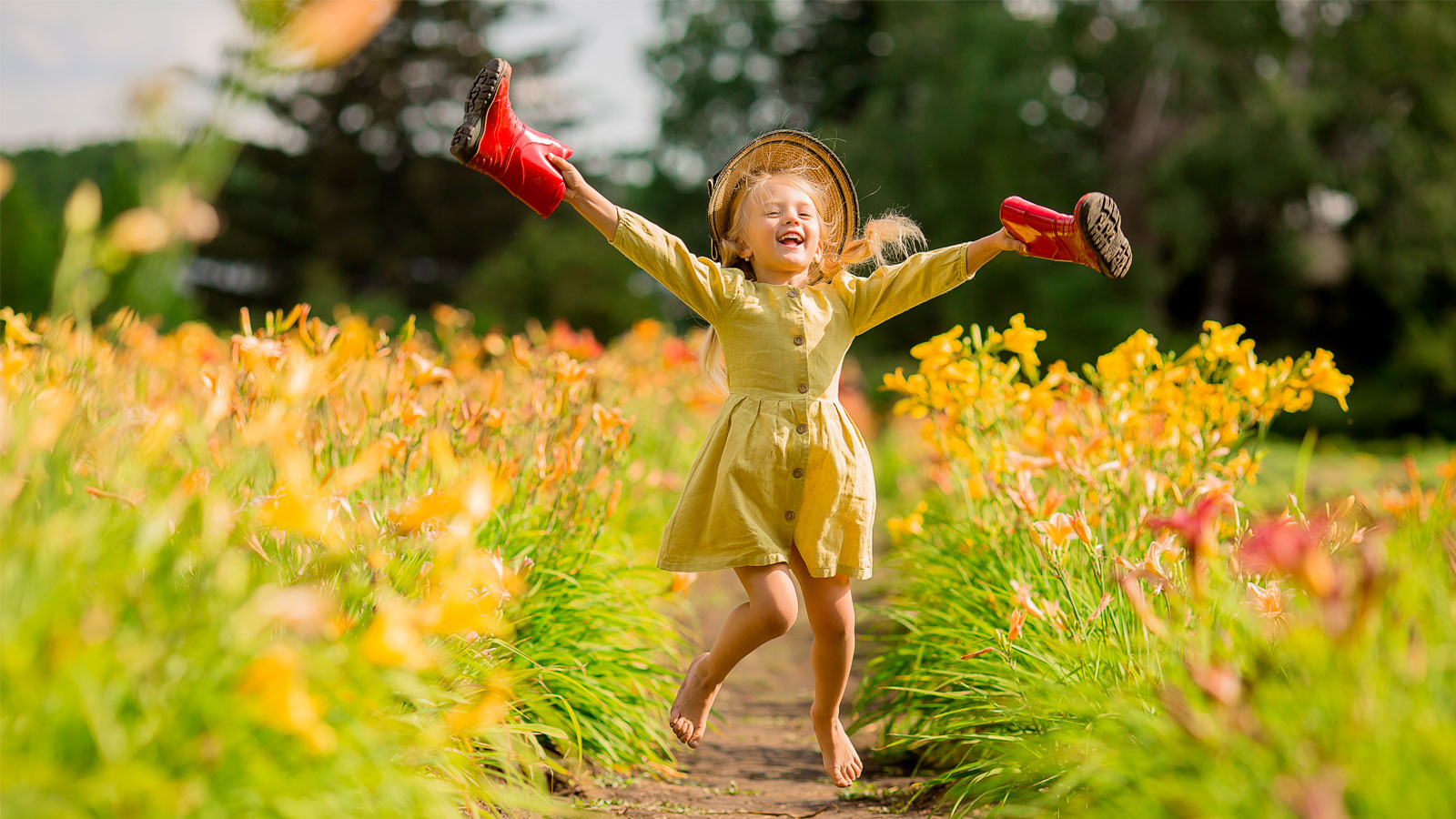 Kinder im Garten.