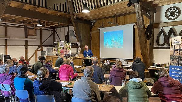 Themenbild: Theorie in der Scheune