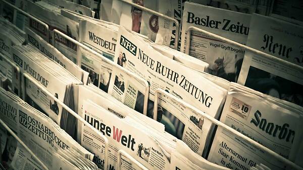 Themenbild: Zeitungsstapel